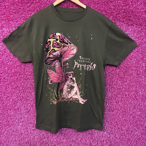 Melanie Martinez Fairy Mushroom tshirt size large - Picture 1 of 4